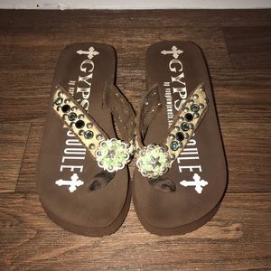 Gypsy Soule flip flops by Vanglowjewels